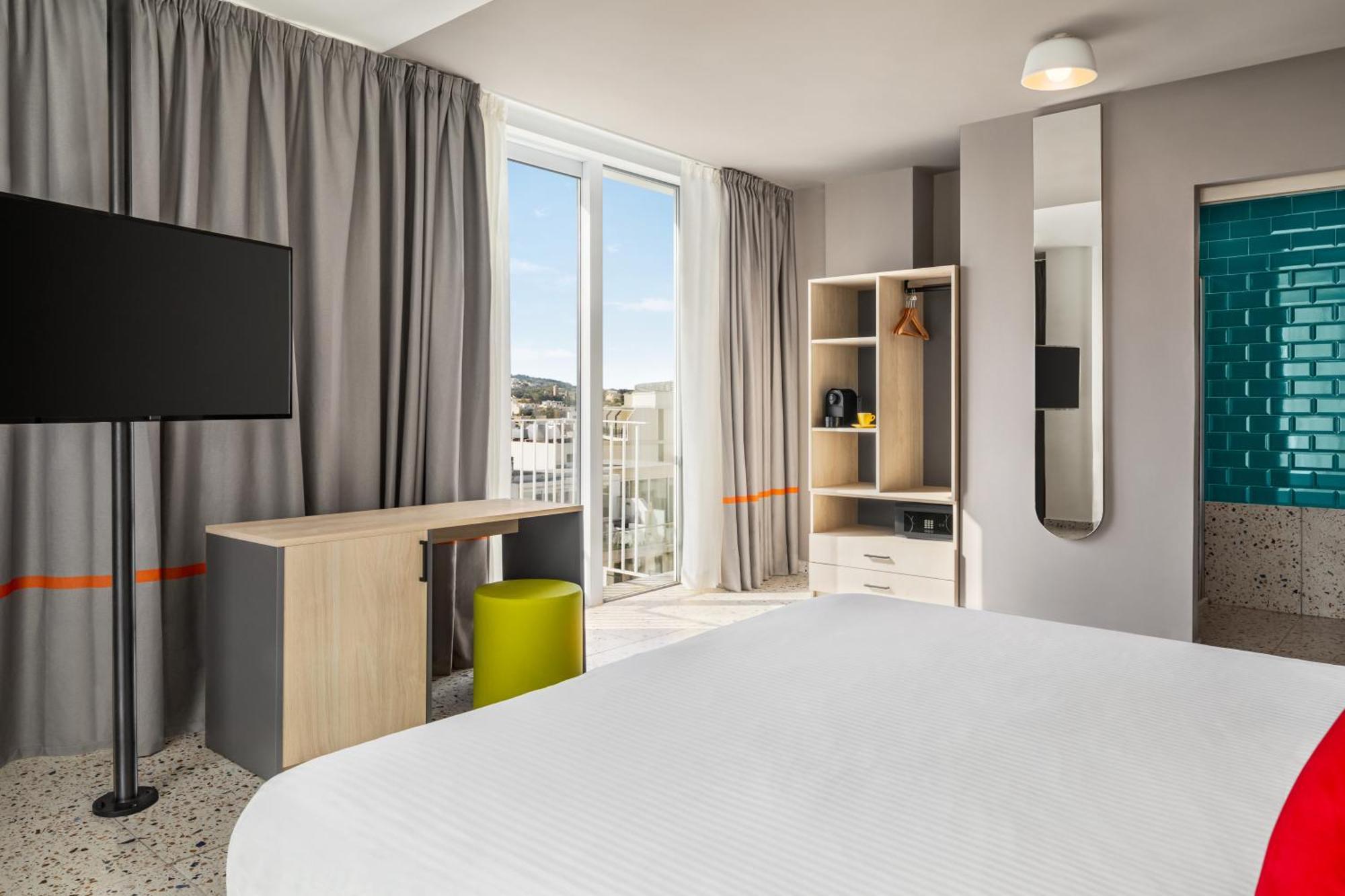 Quadro Hotel, Trademark Collection By Wyndham Saint Julian's Exterior photo
