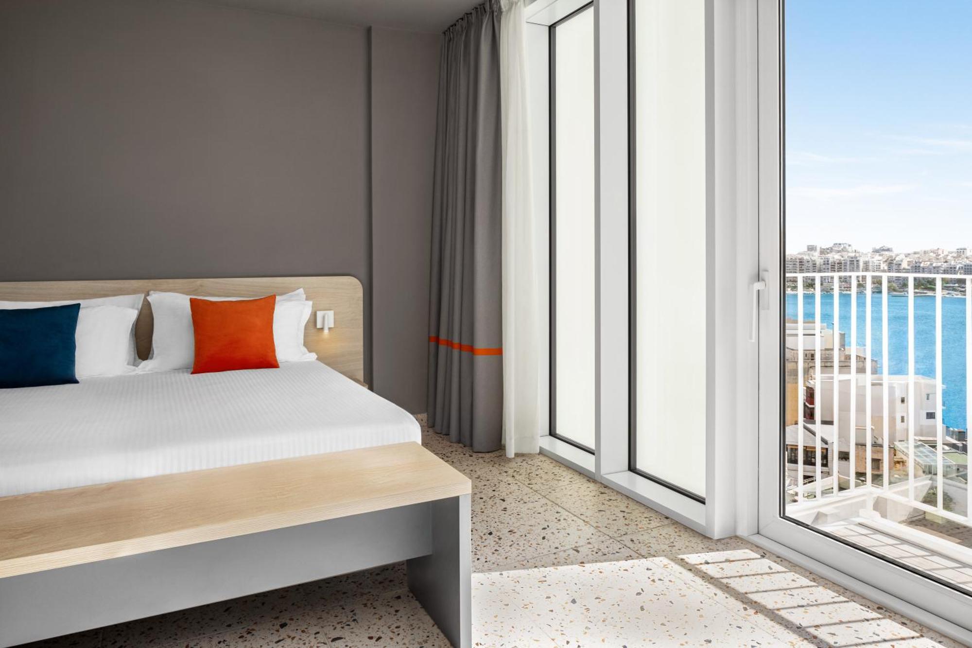 Quadro Hotel, Trademark Collection By Wyndham Saint Julian's Exterior photo