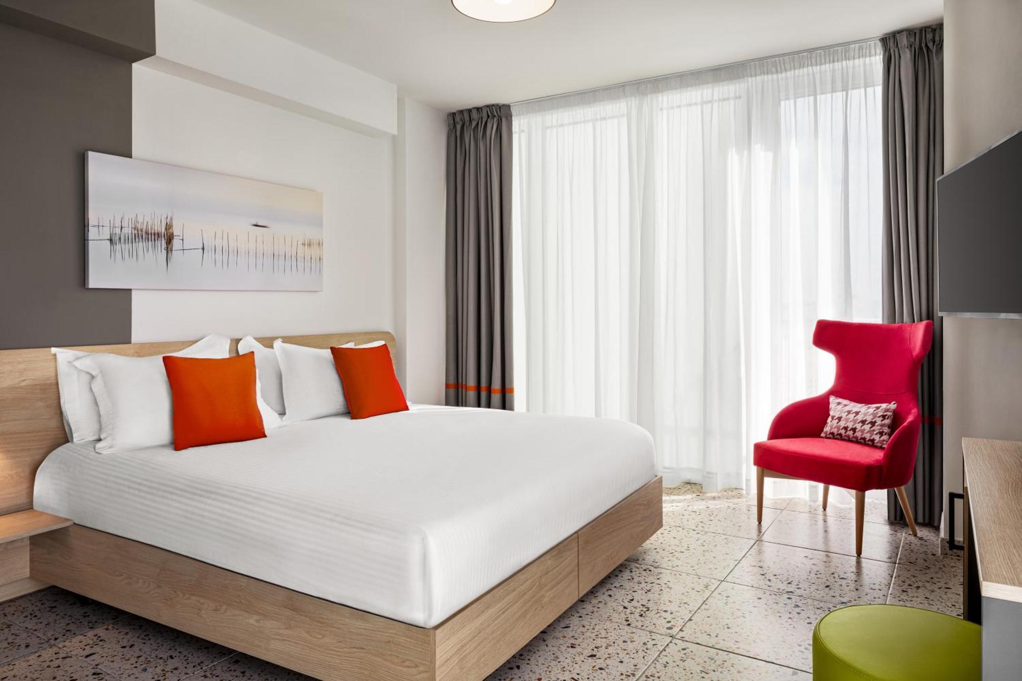 Quadro Hotel, Trademark Collection By Wyndham Saint Julian's Exterior photo