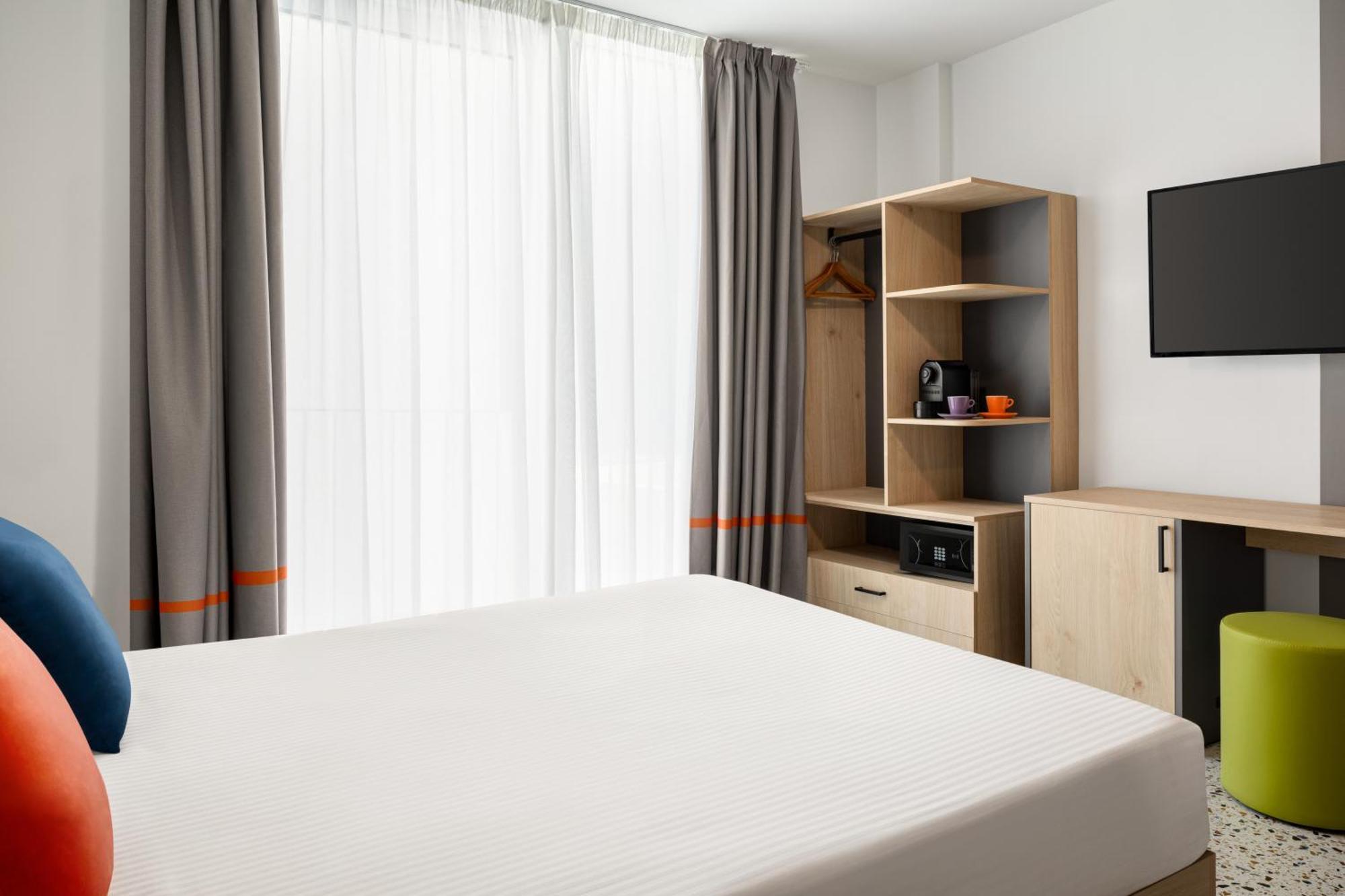 Quadro Hotel, Trademark Collection By Wyndham Saint Julian's Exterior photo