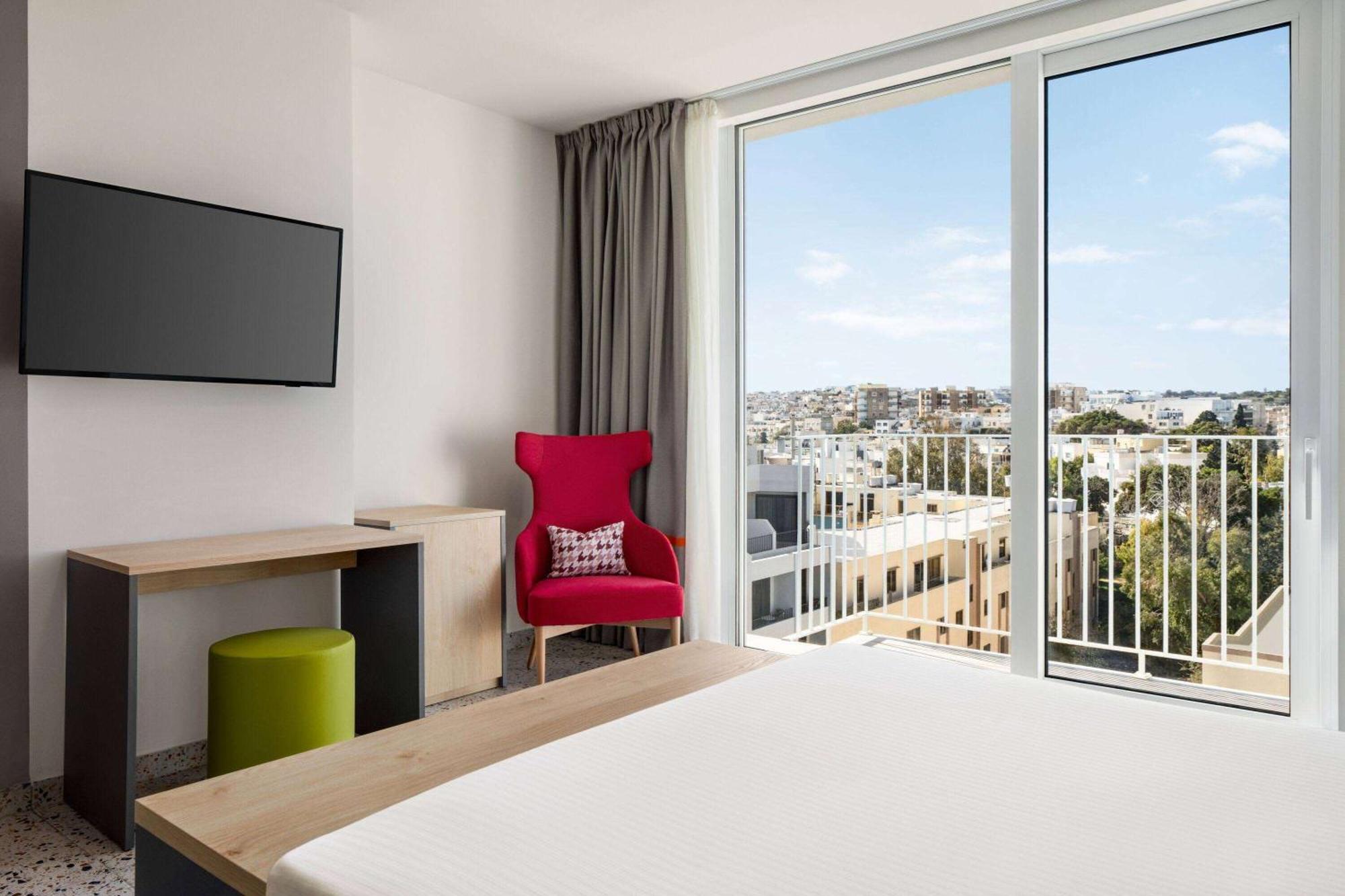 Quadro Hotel, Trademark Collection By Wyndham Saint Julian's Exterior photo