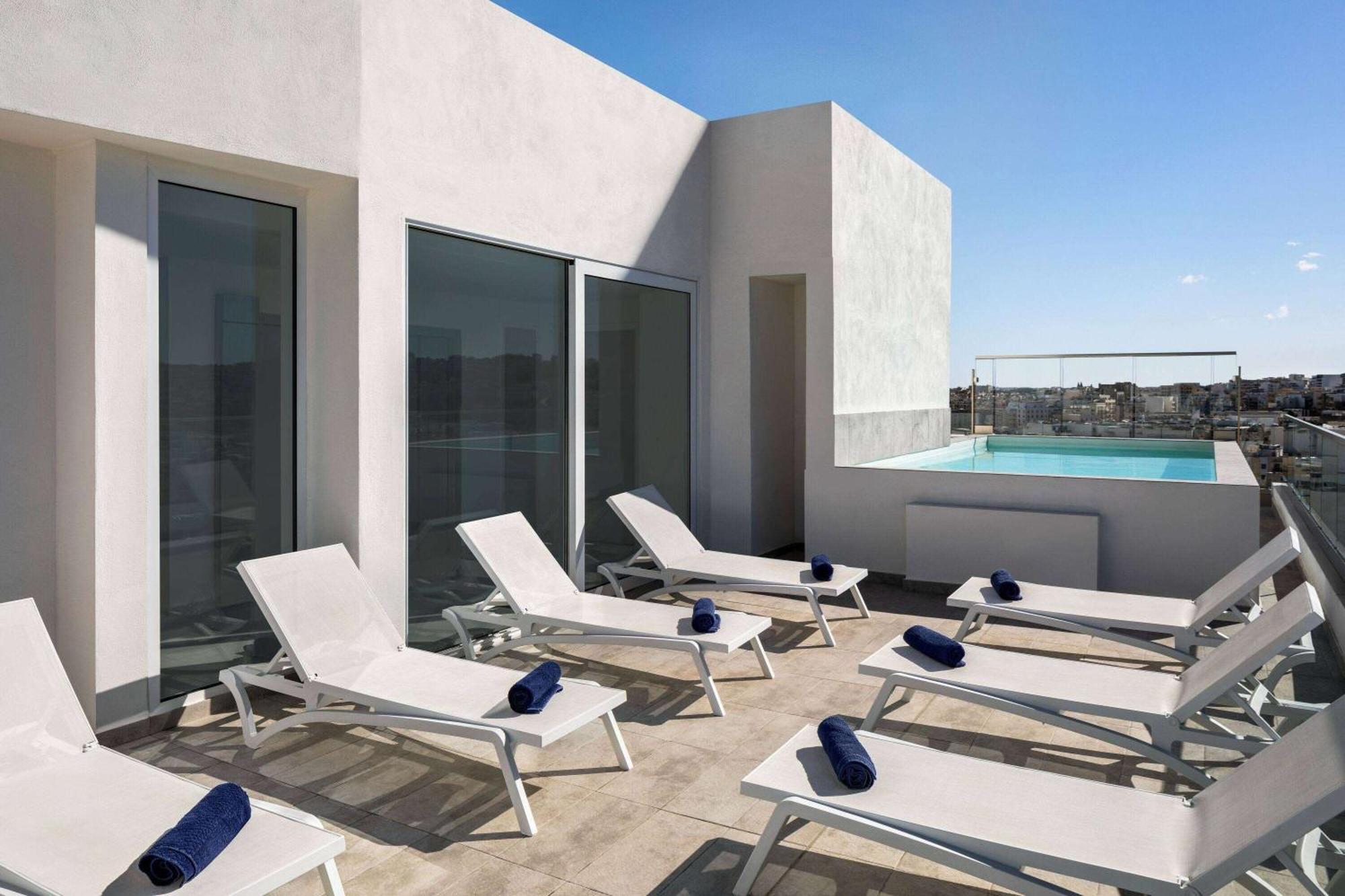 Quadro Hotel, Trademark Collection By Wyndham Saint Julian's Exterior photo