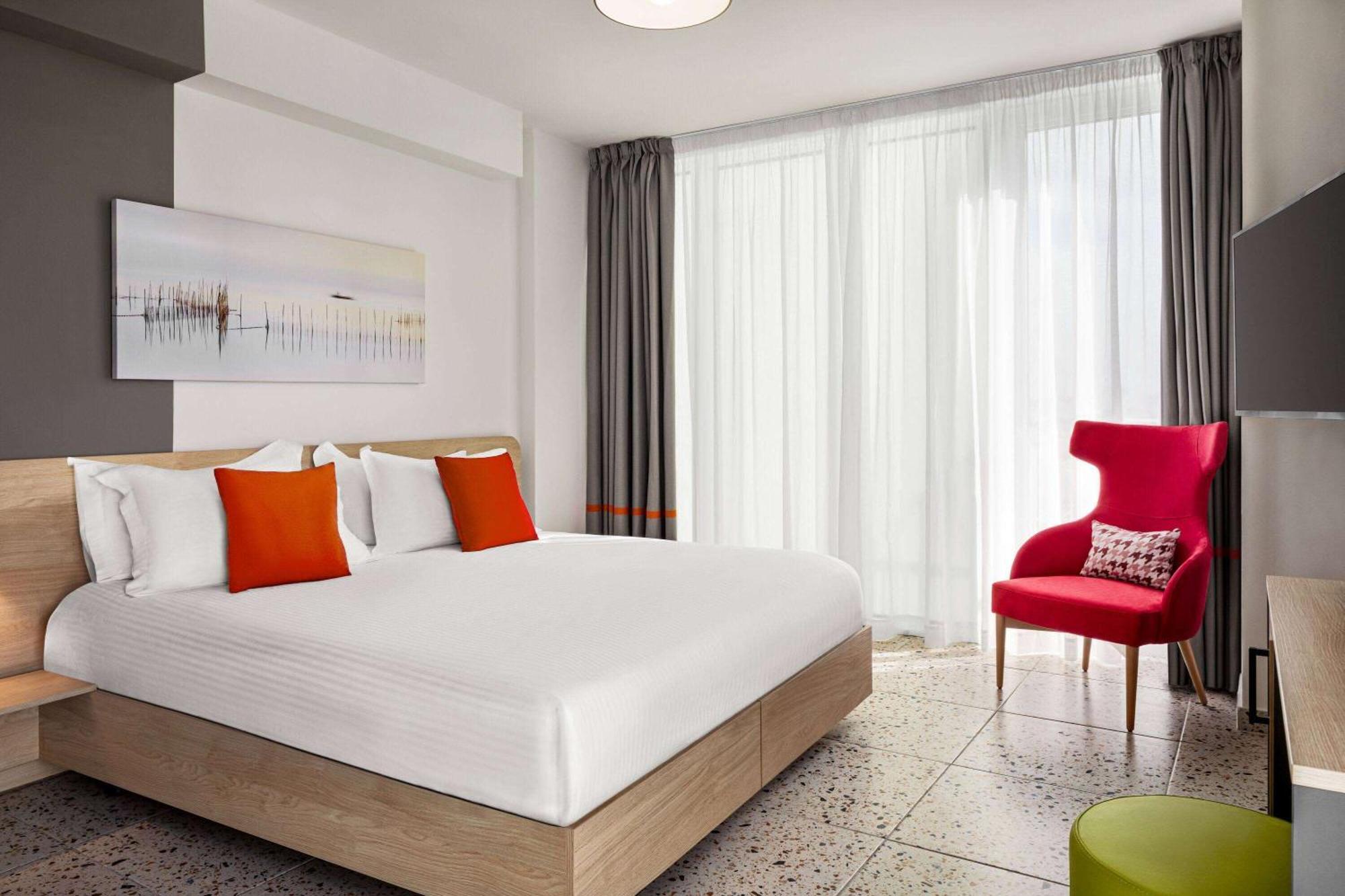 Quadro Hotel, Trademark Collection By Wyndham Saint Julian's Exterior photo