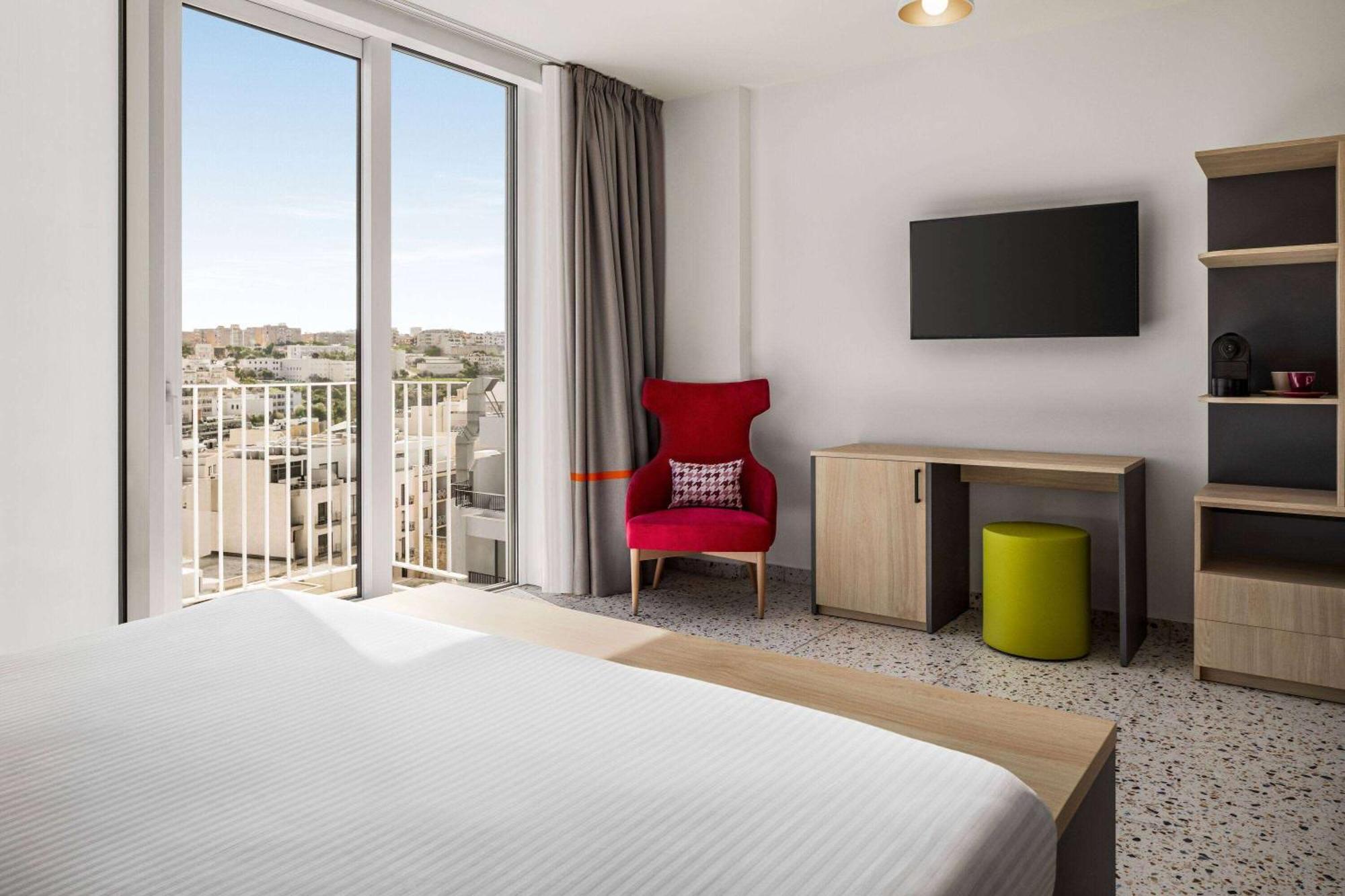 Quadro Hotel, Trademark Collection By Wyndham Saint Julian's Exterior photo