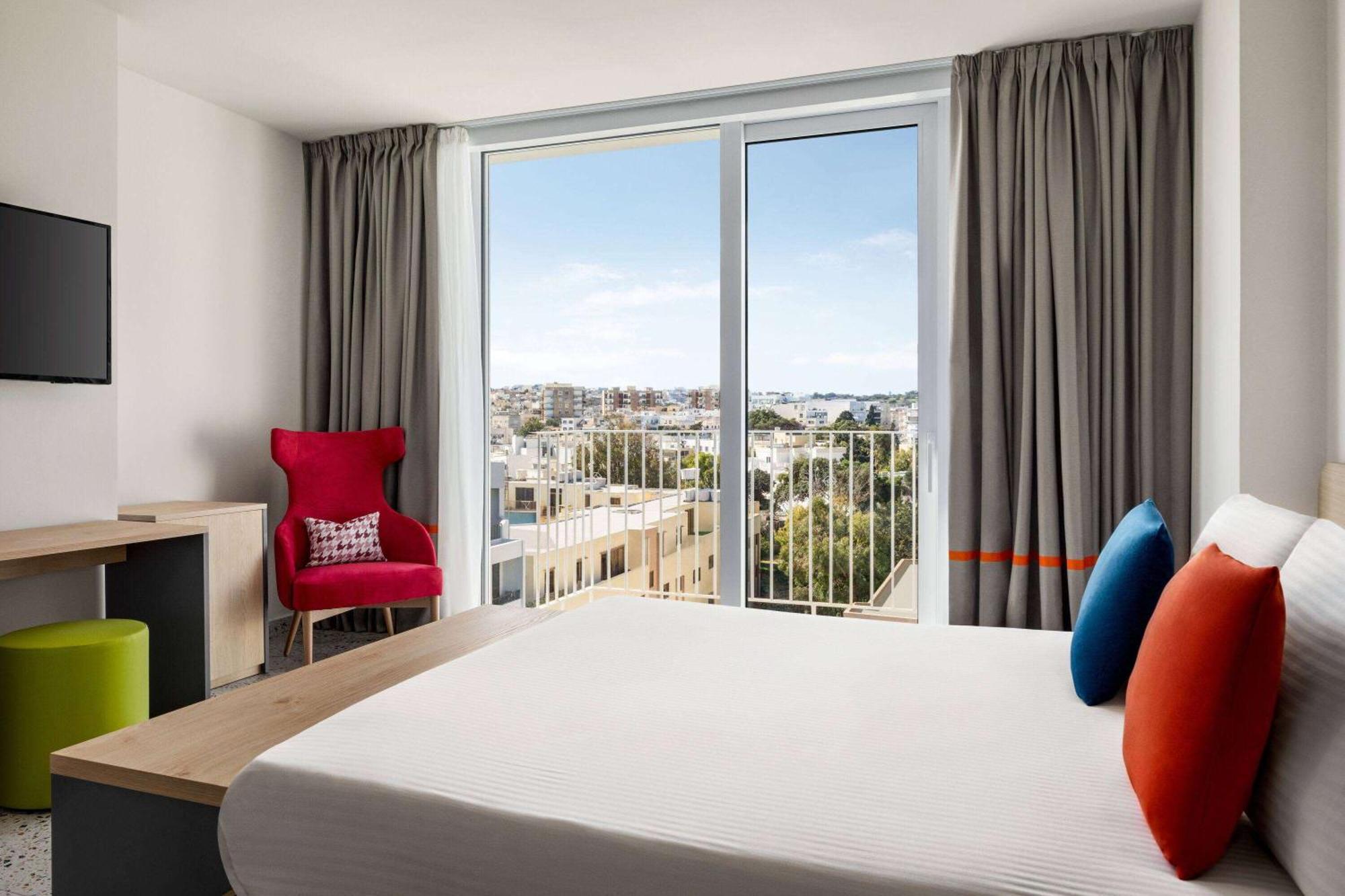 Quadro Hotel, Trademark Collection By Wyndham Saint Julian's Exterior photo