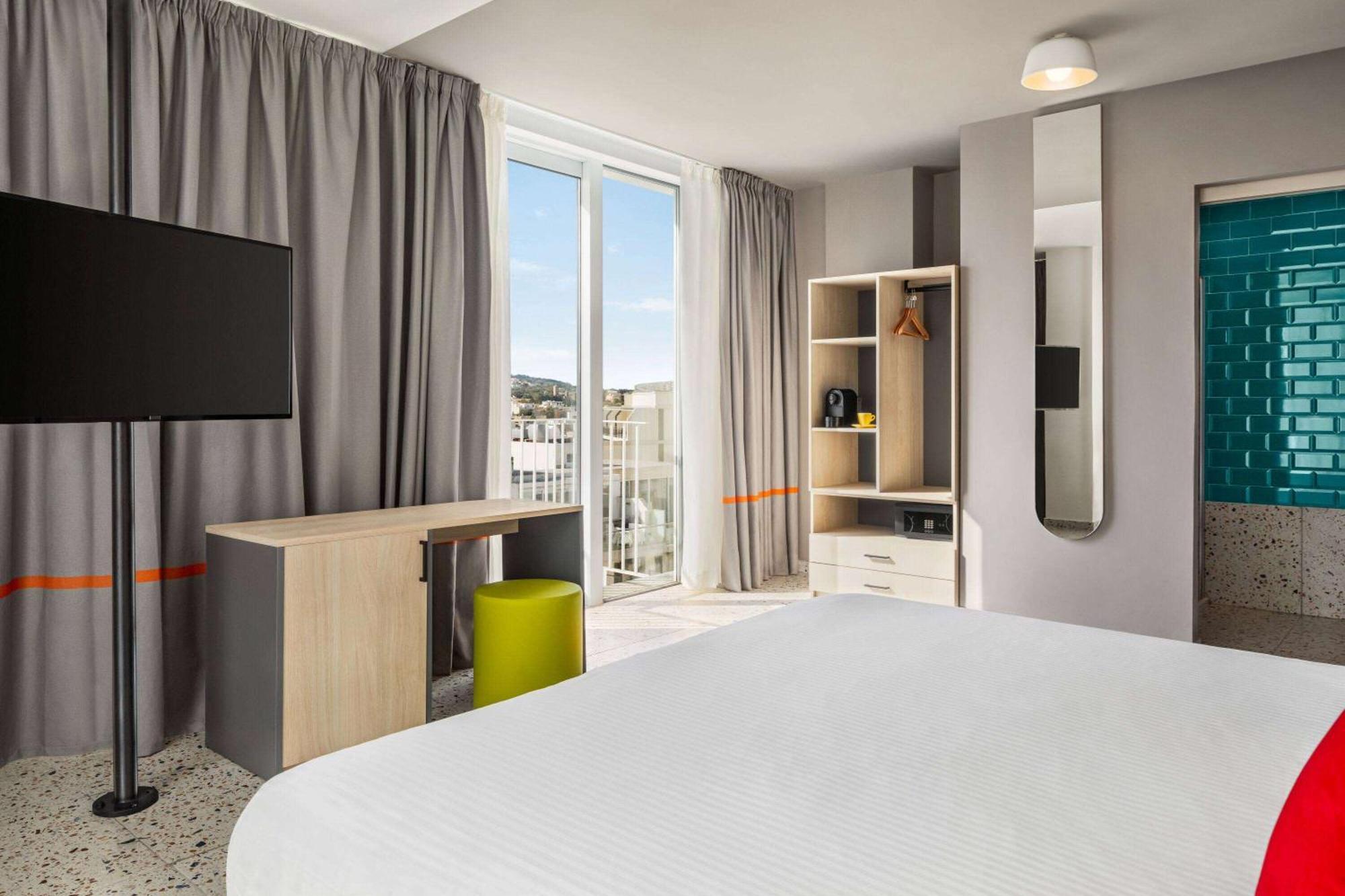 Quadro Hotel, Trademark Collection By Wyndham Saint Julian's Exterior photo